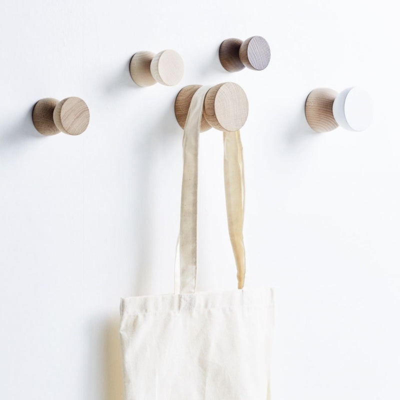 Aveva Wood hanger large black